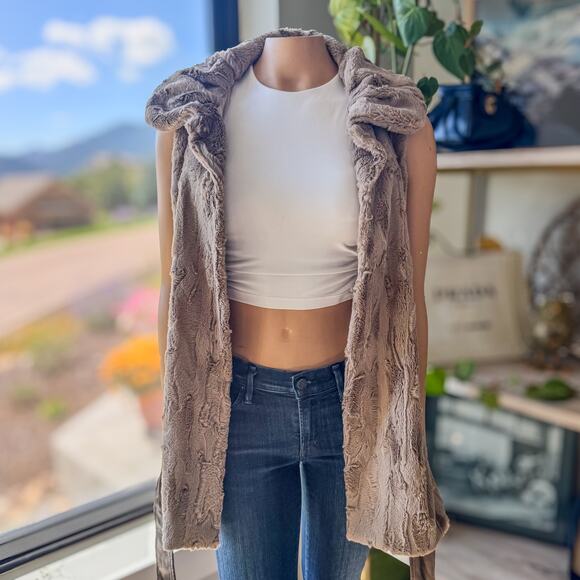 Melody, Collared Faux Fur Button Up Vest w/ & Faux Suede Waist Tie, Women's S/M - Picture 8 of 13